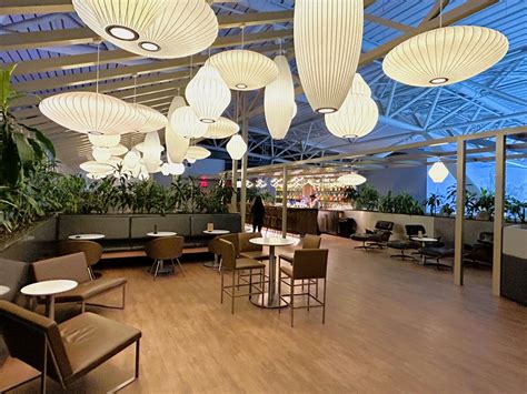 JFK's Greenwich Lounge in Terminal 8 at John F. Kennedy International ...