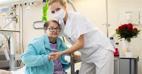 Regensburg: KI entlastet Pflegepersonal am Caritas-Krankenhaus St ...