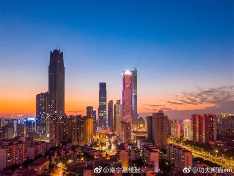 云南外国人最多的小县城，每天都在街上逛，但却不是来旅游的！