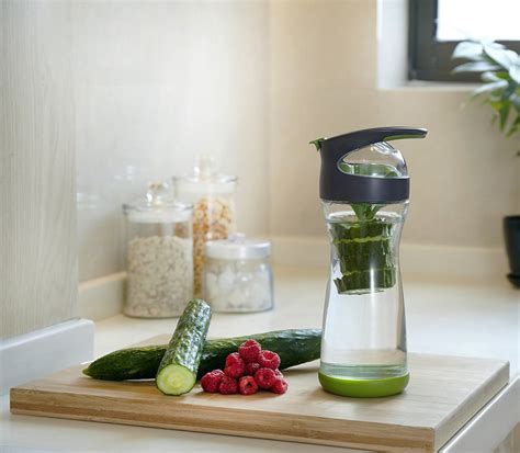 Full Circle Cucumber Infuser Glass Water Bottle | The Green Head