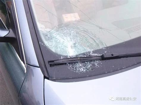 高速上"飞"来一颗小石子 奥迪车窗被砸裂损失近万元_新浪河南_新浪网