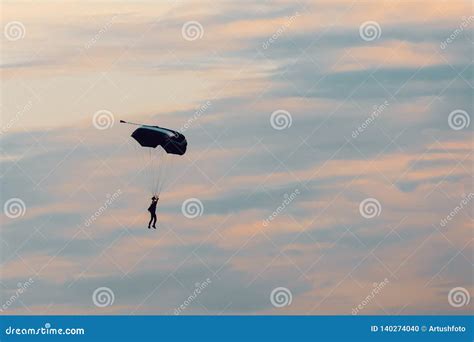 Parachuting Sunset 的图像结果