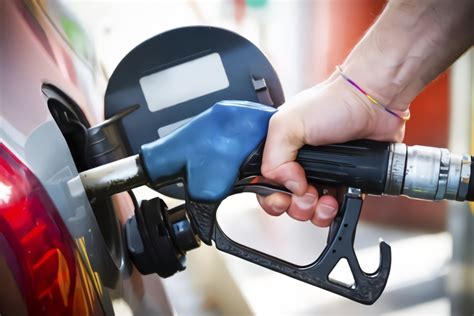 国内成品油价格迎5连涨 92号汽油重回“7”时代