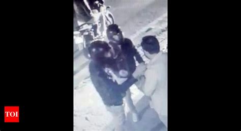Man robbed at gunpoint in Rajinder Nagar | Delhi News - Times of India