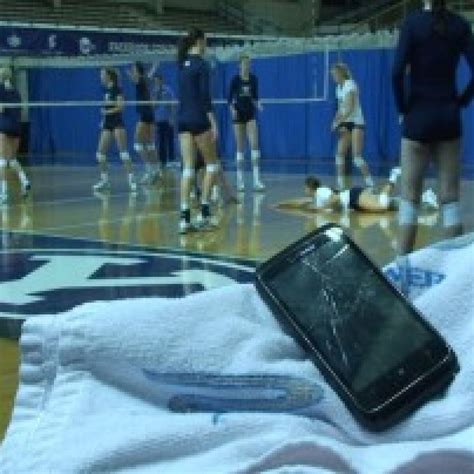 BYU Volleyball says "no" to cell phones - BYU Daily Universe