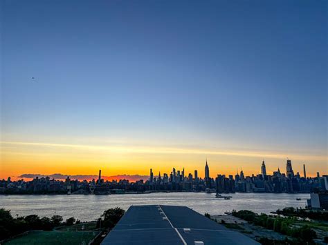 13 Best Bars in Williamsburg - backpacks and bubbly