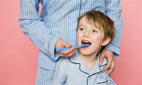 Instructions: Brushing children's teeth correctly | CURAPROX
