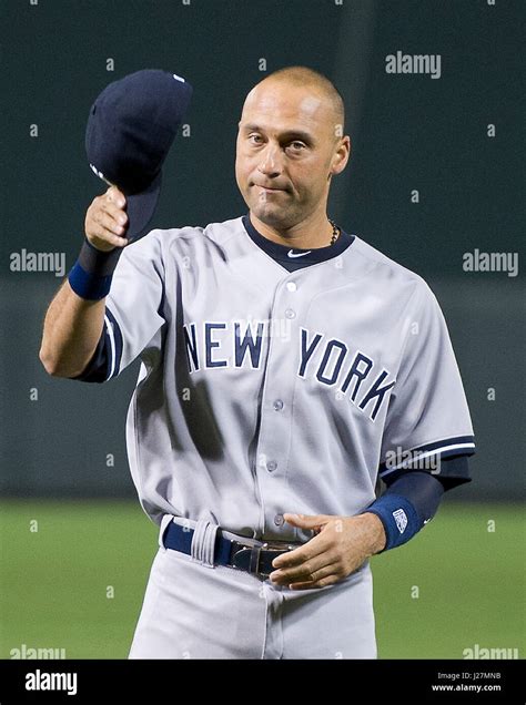 Derek Jeter Baseball 的图像结果