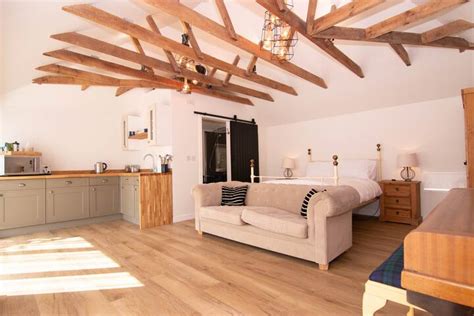 Beautifully renovated ‘Ghillie’s Hideaway’ - Guesthouses for Rent in ...