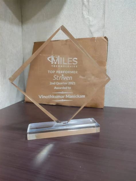 Acrylic Memento - Designer Acrylic Memento Service Provider from Mumbai