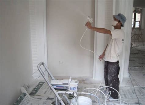 怎样自己在家给墙面刷乳胶漆-自己在家可以刷墙漆吗 _汇潮装饰网