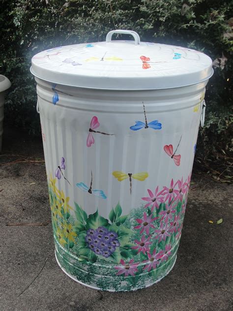 Decorative Trash Cans - Designer Picks & Photos