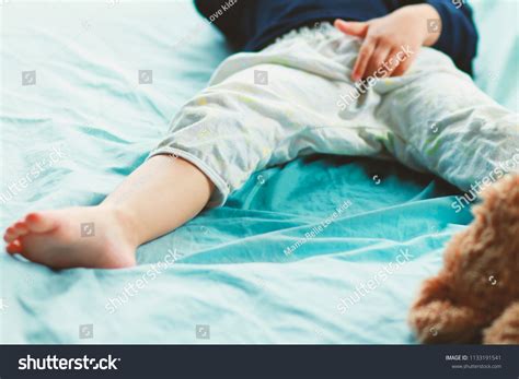 618 Child penis 图片、库存照片和矢量图 | Shutterstock