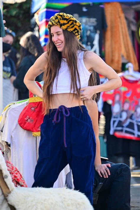 SCOUT and RUMER WILLIS Set up a Stand at Silverlake Flea Market 01/30 ...