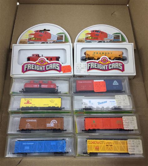 Lot - (10pc) Vintage N Scale Train Cars, Model Power