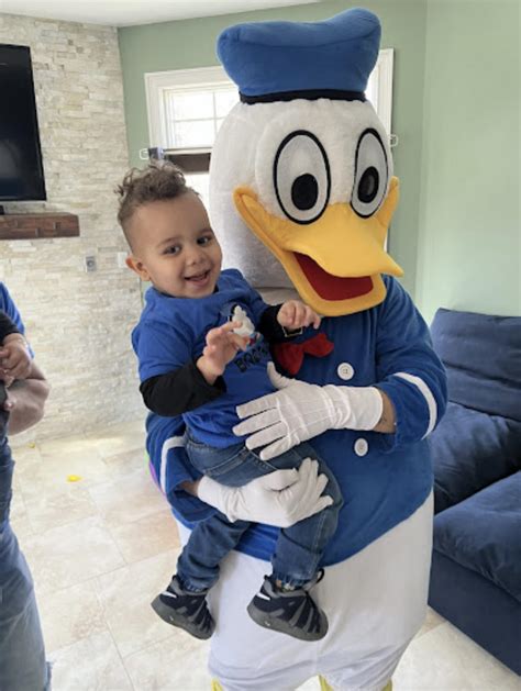 The Donald Duck Experience ⸱ Rent Party Characters