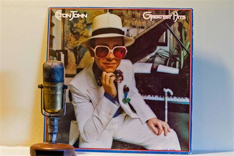 VINYL SALE Elton John - "Greatest Hits" (with original color inner ...