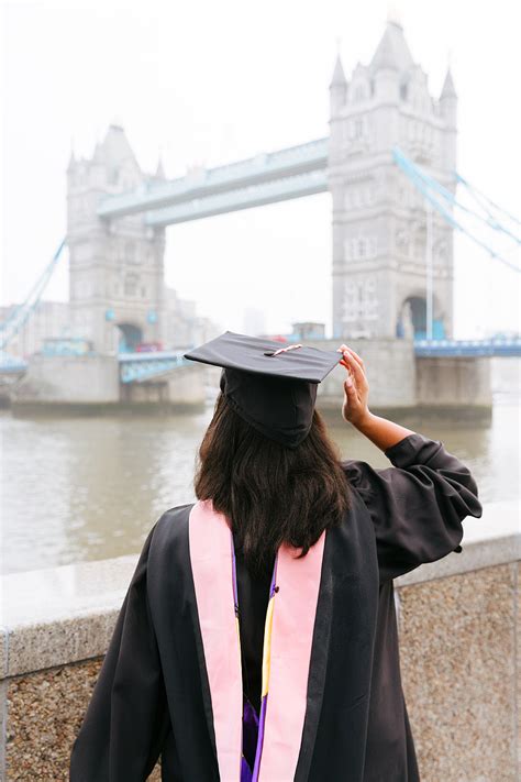 Graduation Portrait 的图像结果