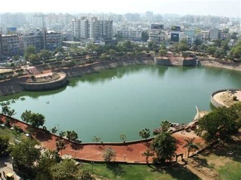 Ahmedabad couple dupe citizens in fake job racket: Pose as AMC officers ...