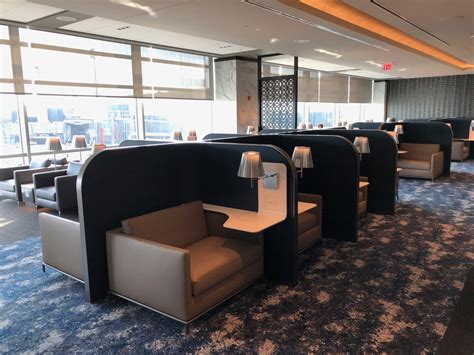 Review: United Polaris Lounge Newark (EWR) - Live and Let's Fly
