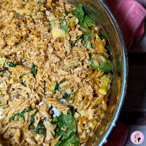 Creamy Spinach & Broccoli Pasta with Garlic & Herb Crumb | Slimming ...