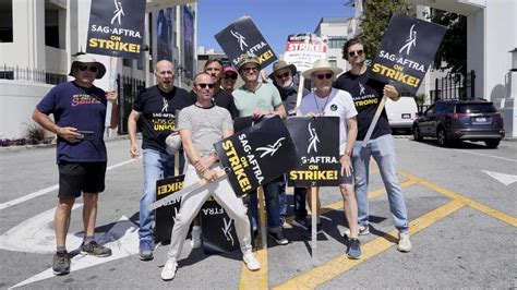 Breaking Bad stars reunite on picket line to call for studios to resume ...
