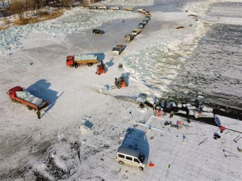 Harbin Ice Sculpture Festival - How Ice Blocks From A River Are Turned ...