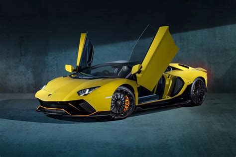 Lamborghini Aventador Yellow