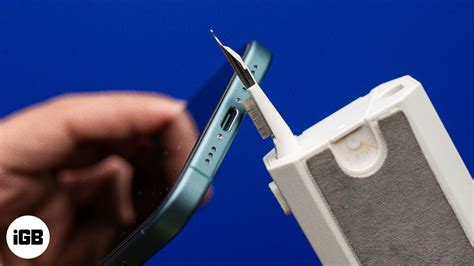 How to clean an iPhone’s charging port safely without damaging it ...