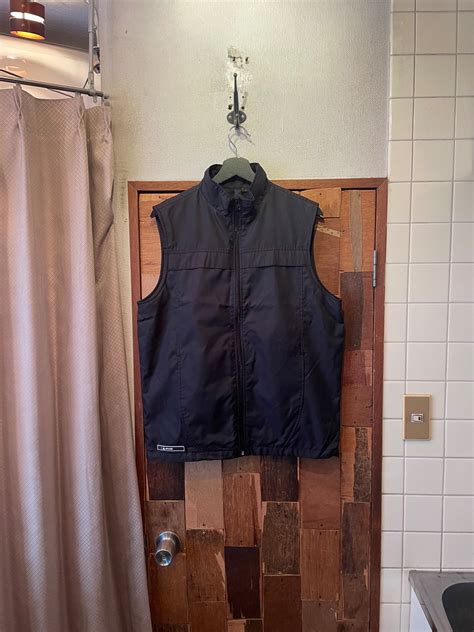 “air walk” black polyester design zip-up vest | LAUGH