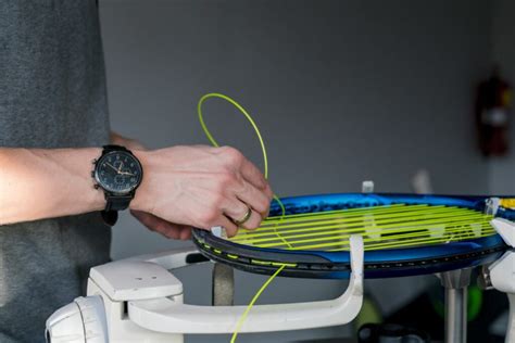 How to String Tennis Racket 的图像结果