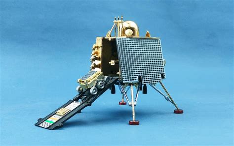 Buy Chandrayaan 3 | Diecast Vikram Lander Scale Model Online - VYOM ...