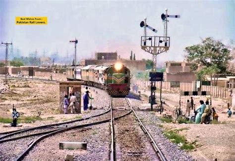 An old picture of 4 Down Bolan Mail reaches ''Sariab'' railway station ...