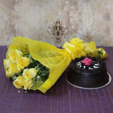 Send Bunch of Yellow Roses with Chocolate Cake Online - GAL22-108440 ...