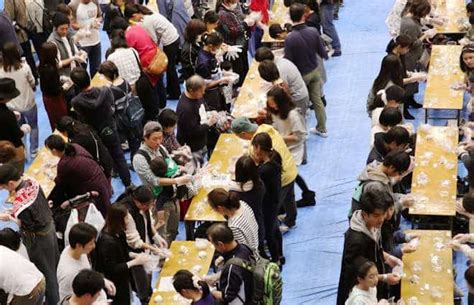Guinness Weltrekord für Reisbällchenherstellung