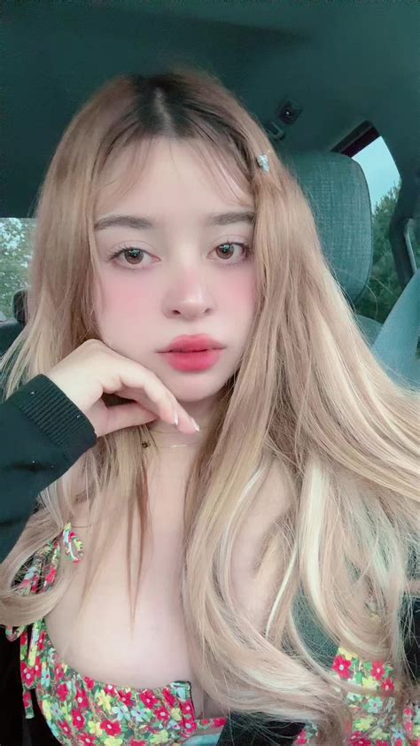 Sarah Sophia (@imsarah.s) - Urlebird