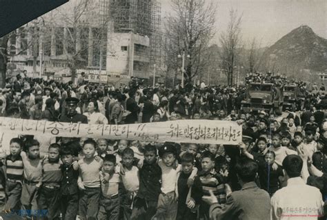 4.19혁명에 참가한 국민학생들