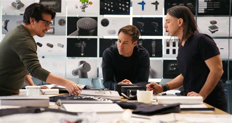 Hyperice Normatec 3 Legs - Recovery System with Patented Dynamic Compr