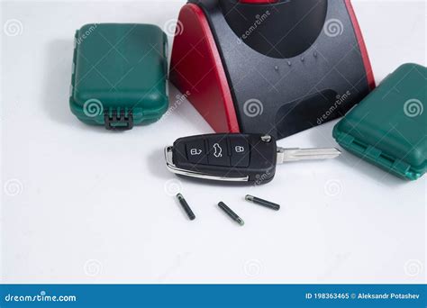 Reprogramming Car Keys with Chips 的图像结果