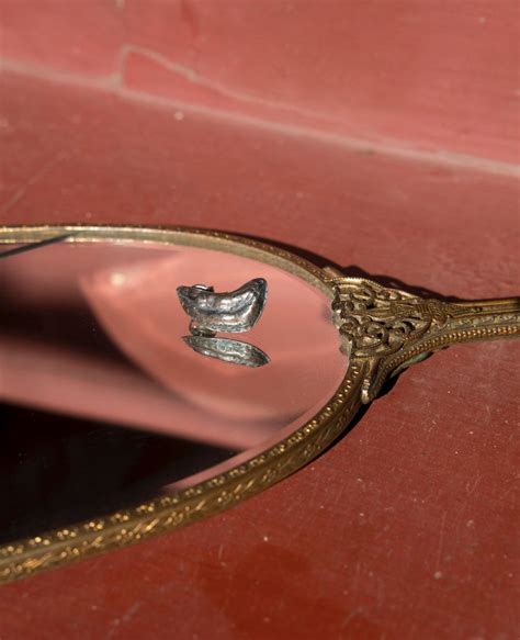 Peca Joyería Poética - Crescent Stud – Two Extra Lives