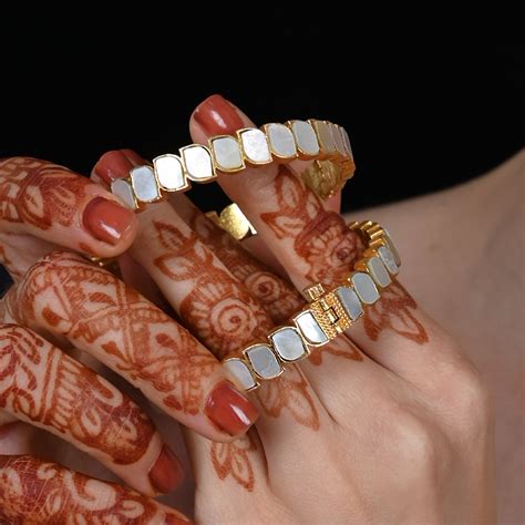 SJB1001- White Colour Gold Plated Mother of Pearl Bangles