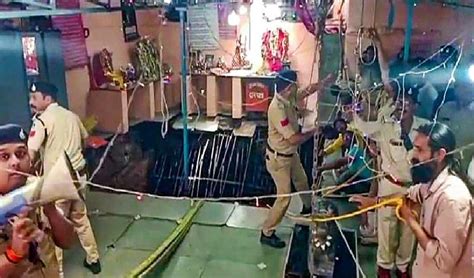 மத்திய பிரதேசத்தில் கோயில் கிணறு இடிந்து விழுந்த விபத்து: பலி 35 ஆக ...