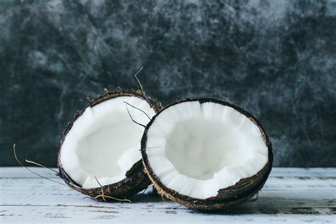 Coconut Water vs Coconut Milk: Key Differences, Nutrition, and Health Benefits
