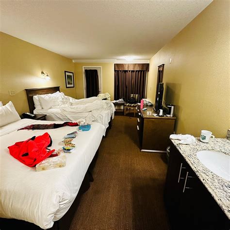 IRWIN'S MOUNTAIN INN (Banff) - Hotel Reviews, Photos, Rate Comparison ...