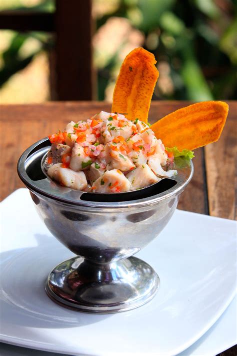 Disfruta el exquisito Ceviche Mixto, preparado con camarones y pescado ...