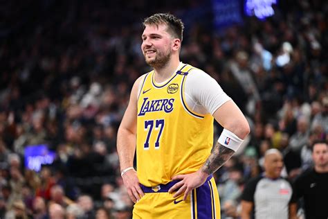 Luka Doncic, Kobe Bryant Lakers Mural Spotted in Los Angeles in New ...