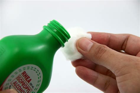 3 Ways to Use Rubbing Alcohol - wikiHow