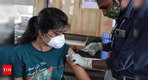 Earliest 2nd Covishield jab for 45+ now May 23, first-timers eye a shot ...