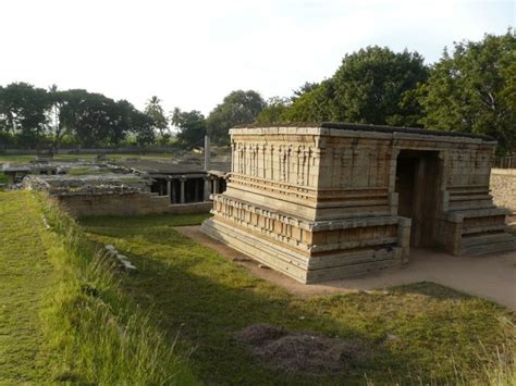 Hampi Hopping, Royal Center: Underground Temple | Sarson ke Khet