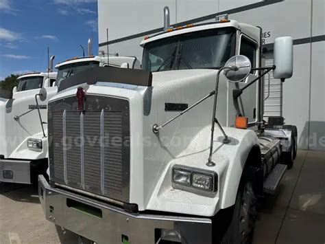 2015 Kenworth T800 T/A Day Cab Truck Tractor | GovDeals